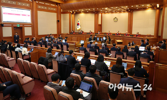 11일 서울 종로구 헌법재판소에서 열린 윤석열 대통령 탄핵심판 7차 변론기일에 헌법재판관들이 참석해 있다. [사진=사진공동취재단]