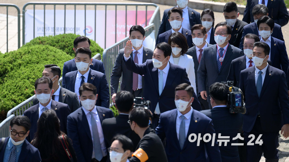 윤석열 대통령이 10일 오전 서울 여의도 국회에서 제 20대 대통령 취임식에 참석하고 있다. [사진=국회사진취재단]