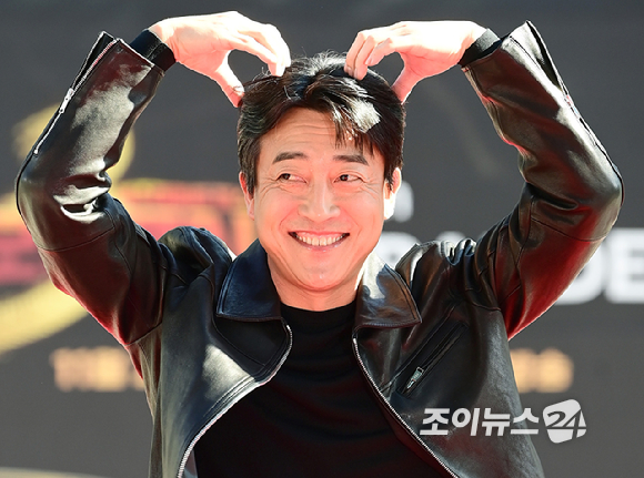 배우 장혁진이 18일 오후 서울 양천구 목동 SBS 정문에서 열린 SBS 새 금토드라마 '모범택시3' 레드카펫 포토행사에 참석하고 있다. [사진=정소희 기자]