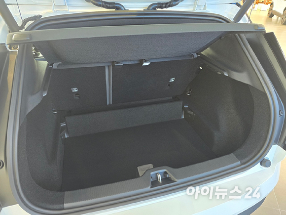 볼보 'EX30 크로스컨트리(CC)' 정측면. [사진=김종성 기자]