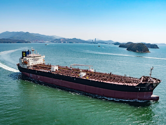 케이조선이 건조한 5만 톤 급 석유화학제품운반선의 모습. [사진=케이조선]