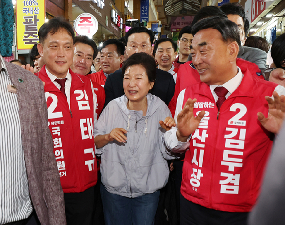 국민의힘 장동혁 상임선거대책위원장이 27일 서울 여의도 중앙당사에서 열린 중앙선거대책위원회의에 입장하고 있다. 2026.5.27 [사진=연합뉴스]
