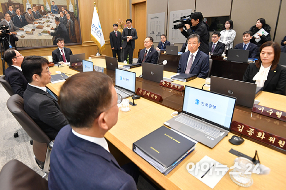 이창용 한국은행 총재가 28일 오전 서울 중구 한국은행에서 금융통화위원회를 주재하고 있다. [사진=사진공동취재단]