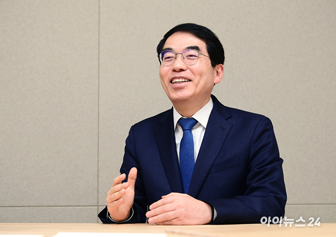 경기도지사 출마를 선언한 양기대 전 더불어민주당 의원이 29일 서울 영등포구 아이뉴스24에서 진행된 인터뷰에 앞서 포즈를 취하고 있다. [사진=정소희 기자]