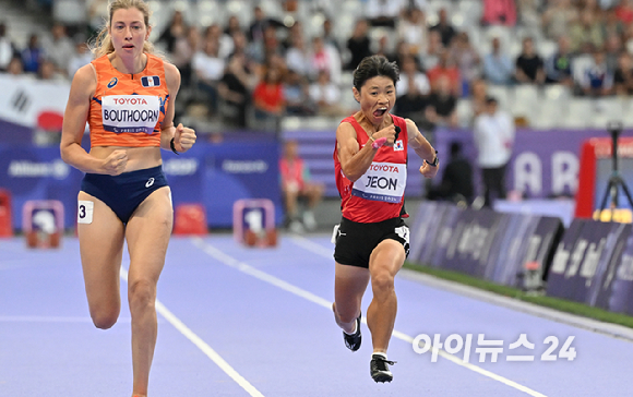 전민재가 4일(현지시간) 프랑스 파리 스타드 드 프랑스에서 열린 2024 파리 패럴림픽 여자 육상 100m T36등급 결선에서 역주하고 있다. [사진=사진공동취재단]