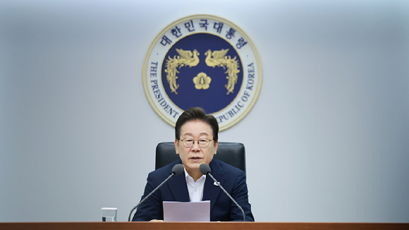 이재명 대통령이 지난 30일 서울 용산 대통령실 청사에서 열린 비상경제점검 태스크포스(TF) 3차 회의에서 발언하고 있다. 2025.7.30 [사진=연합뉴스]