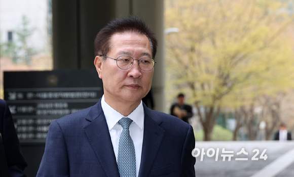 박성재 전 법무부 장관이 31일 서울 서초구 서울중앙지법에서 열린 이종섭 전 국방부 장관의 '호주 도피' 사건에 대한 1차 공판에 출석하고 있다. [사진=사진공동취재단]