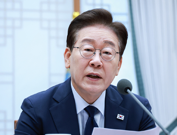 이재명 대통령이 6일 청와대에서 열린 메가프로젝트 민관합동 점검회의에서 발언하고 있다. 2026.7.6 [사진=연합뉴스]