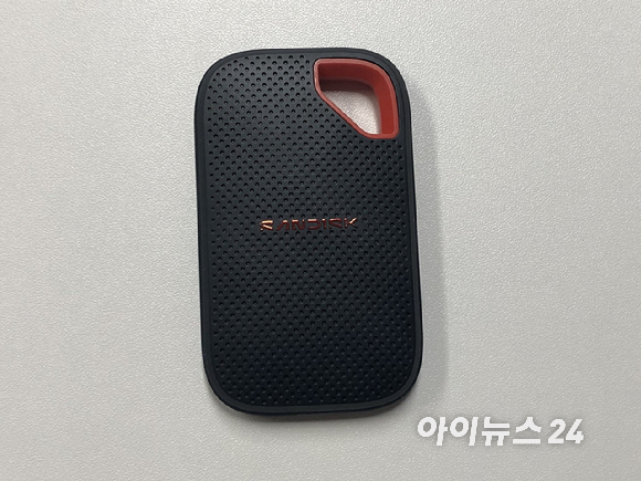 샌디스크 '익스트림 포터블 SSD' 2TB 제품 패키지. [사진=권서아 기자]