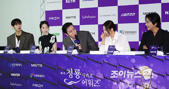 방송인 문상훈이 7일 서울 용산구 CGV 아이파크몰에서 진행된 '제5회 청룡 시리즈 어워즈' 핸드프린팅 행사에 참석하고 있다. [사진=정소희 기자]