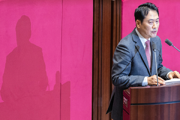 국민의힘 장동혁 대표가 22일 국회에서 열린 12월 임시국회 본회의에 내란전담재판부 법이 상정되자 무제한 반대 토론(필리버스터)을 시작하고 있다. 2025.12.22 [사진=연합뉴스]