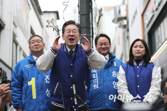 이재명 더불어민주당 대표가 지난달 19일 유권자들을 향해 지지를 호소하고 있다. [사진=이재명 후보 캠프]