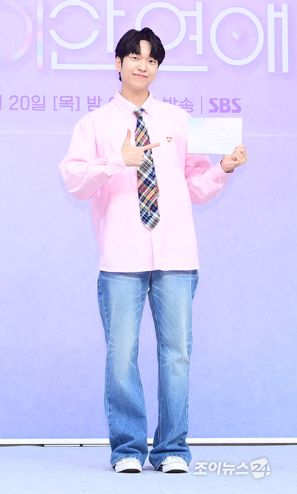 방송인 유재필이 18일 오후 서울 목동 SBS사옥에서 열린 SBS 새 예능 '나의 AI파트너-기이안 연애' 제작발표회에 MC로 참석하고 있다. [사진=정소희 기자]