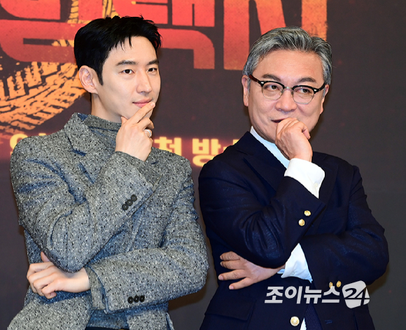 배우 이제훈과 김의성이 18일 오후 서울 양천구 목동 SBS에서 열린 SBS 새 금토드라마 '모범택시3' 제작발표회에 참석하고 있다. [사진=정소희 기자]