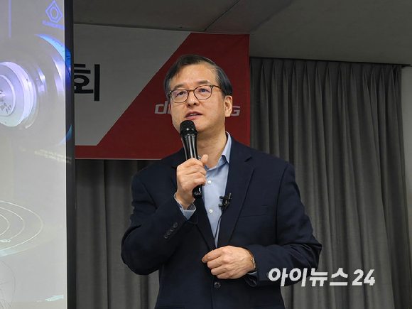서종환 대동기어 대표이사가 4일 경남 사천 대동기어 공장에서 진행된 중장기 사업 계획 기자간담회에서 발언하고 있다. [사진=최란 기자]
