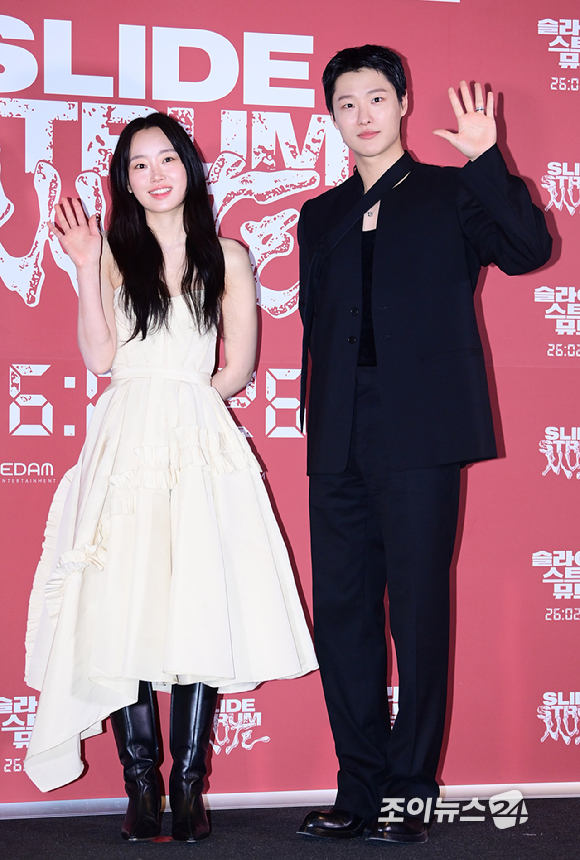 배우 정회린과 우즈(조승연)가 20일 서울 용산구 CGV 아이파크몰에서 진행된 영화 '슬라이드 스트럼 뮤트'(감독 박세영) 언론시사회에 참석하고 있다. [사진=정소희 기자]