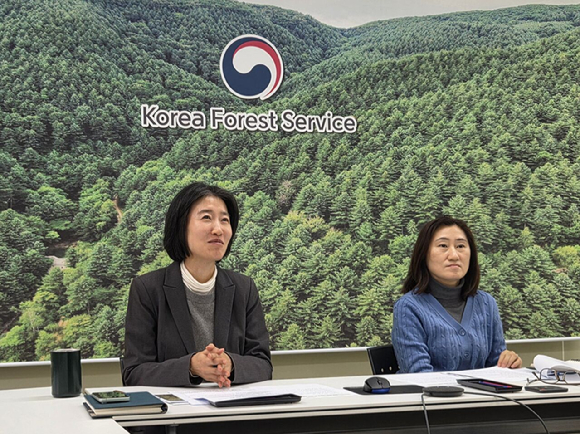 산림청이 지난 19일 취약산림생태계복원이니셔티브(SAFE)의 2025년도 사업 이행 점검회의를 화상으로 개최했다 [사진=산림청]