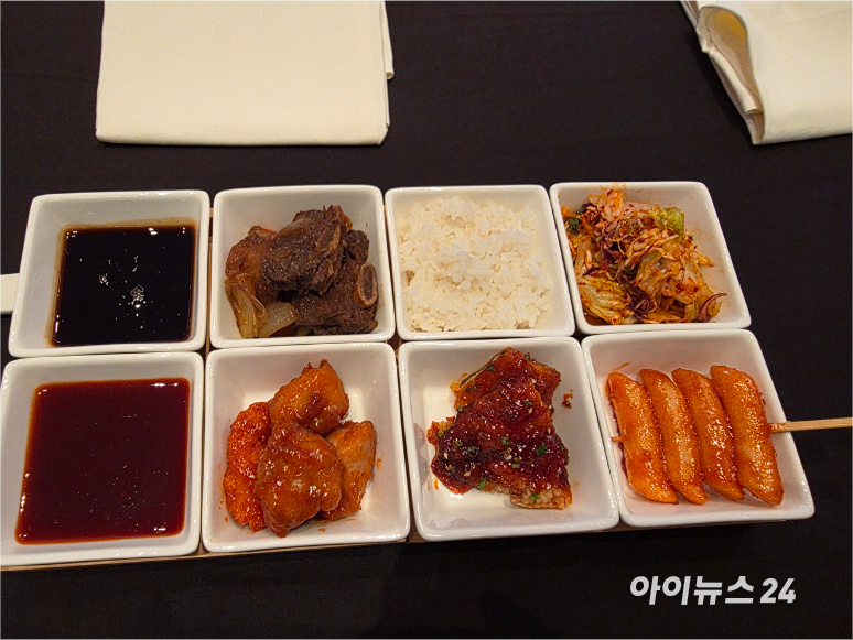 백종원 더본코리아 대표가 3일 서울신라호텔 영빈관에서 열린 'TBK(더본코리아) 글로벌 B2B 소스' 론칭 시연회에서 자사 글로벌 전략을 설명하고 있다. [사진=전다윗 기자]