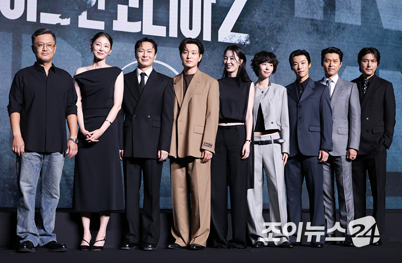 우민호 감독, 배우 차희, 노재원, 정성일, 원지안, 서은수, 우도환, 현빈, 정우성이 2일 오전 서울 영등포구 여의도 콘래드서울호텔에서 진행된 디즈니+ 오리지널 시리즈 '메이드 인 코리아 시즌2' 제작발표회에 참석해 포즈를 취하고 있다. [사진=문수지 기자]