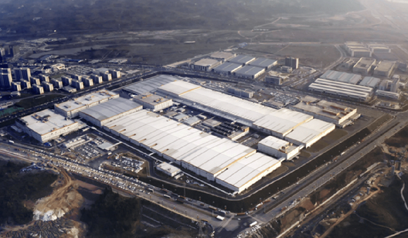 사진은 CATL 본사 전경과 테슬라 모델Y 모습 [사진=CATL&middot;테슬라]