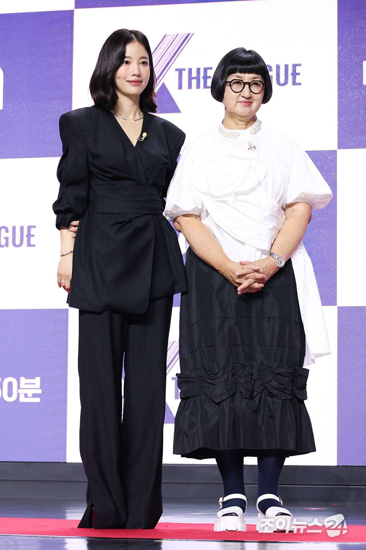 배우 기은세, 기업인 노희영이 30일 오전 서울 마포구 상암동 큐브컨벤션센터에서 진행된 ENA 신규 예능프로그램 '엑스 더 리그(X THE LEAGUE)' 제작발표회에 참석해 포즈를 취하고 있다. [사진=문수지 기자]