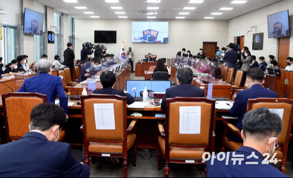5일 서울 여의도 국회에서 열린 과학기술정보방송통신위원회의 방송통신위원회 국정감사가 진행되고 있다.