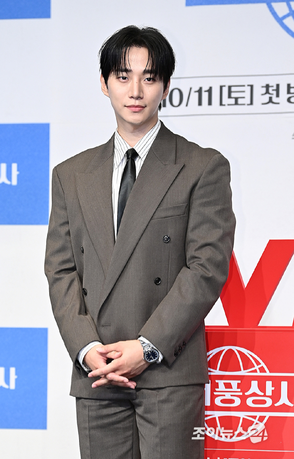 &apos;1인 기획사&apos; 차린 이준호 &quot;&apos;태풍상사&apos; 캐릭터에 일체감 느꼈다&quot;