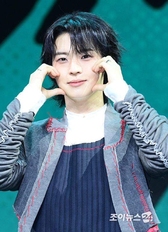 그룹 온앤오프 효진이 17일 서울 마포구 상암동 큐브컨벤션에서 진행된 ONF(온앤오프) 정규 2집 Part.2 'ONF:MY SELF' 쇼케이스에 참석하고 있다. [사진=정소희 기자]