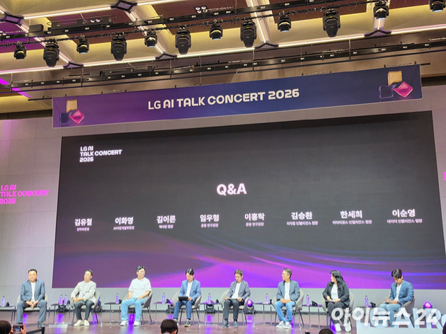 14일 서울 강서구 LG사이언스파크에서 열린 'LG AI 토크콘서트 2026'에서 관계자들이 기자들의 질문에 답하고 있다. [사진=황세웅 기자]
