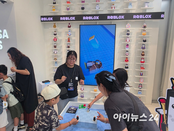 무신사 메가스토어 성수 전경. [사진=로블록스]