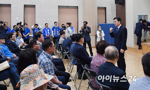 정원오 더불어민주당 서울시장 후보가 19일 오후 서울 용산구에서 열린 정원오 착착개발 공약 지지선언식에서 인사말을 하고 있다. [사진=곽영래 기자]