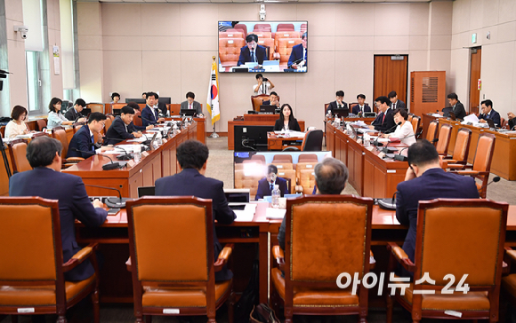 28일 오후 서울 여의도 국회 법제사법위원회 법안심사제1소위원회에서 '검찰개혁 4법'과 관련한 공청회를 진행하고 있다. [사진=곽영래 기자]