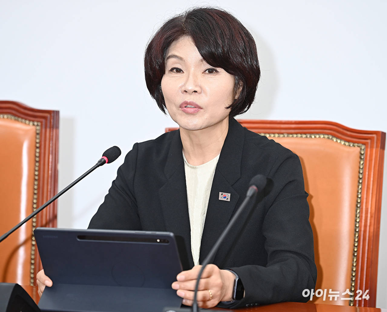 한정애 더불어민주당 신임 정책위의장이 5일 오전 서울 여의도 국회에서 열린 원내대책회의에서 발언하고 있다. [사진=곽영래 기자]