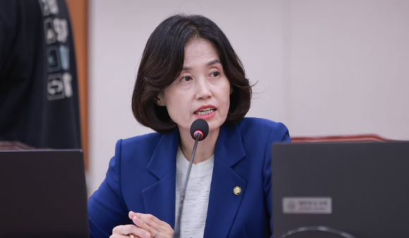 15일 국회에서 열린 법제사법위원회 전체회의에서 조국혁신당 박은정 의원이 질의하고 있다. [사진=연합뉴스]