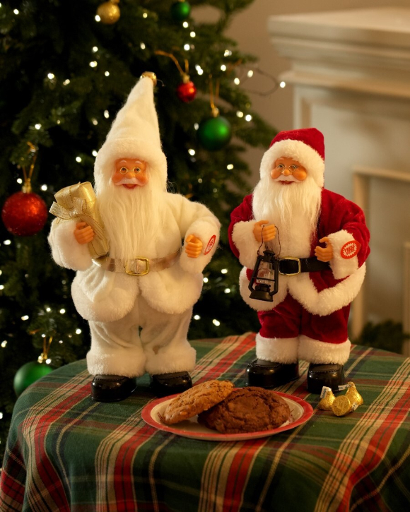 아성다이소의 크리스마스 시즌 인기 상품인 '춤추고 노래하는 산타'. [사진=다이소]