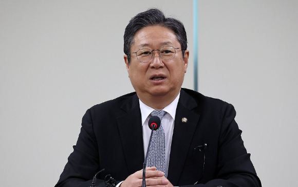 국회 국방위원회 소속 더불어민주당 황희 의원 [사진=연합뉴스]