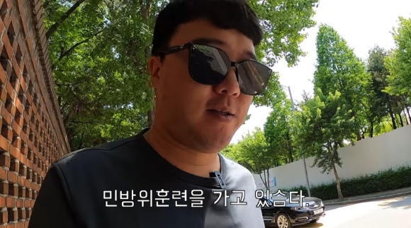 사고로 한 쪽 다리를 잃었는데 민방위 훈련 소집통지서를 받았다는 한 남성의 사연이 전해졌다. [사진=유튜브 채널 'CJ PARK']