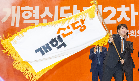 개혁신당 당 대표 선거에 단독 출마한 이준석 의원이 27일 국회의원회관 대회의실에서 열린 개혁신당 제2차 전당대회에서 정견 발표를 하고 있다. 2025.7.27 [사진=연합뉴스]