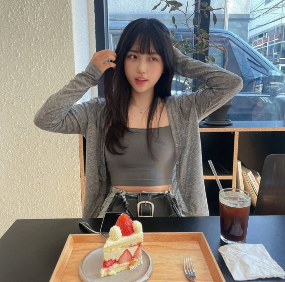 한 여성 온라인 방송인(스트리머)이 '전쟁은 남자 때문에 났다'는 발언을 했다가 결국 사과했다. 사진은 킴아연. [사진=킴아연 인스타그램]