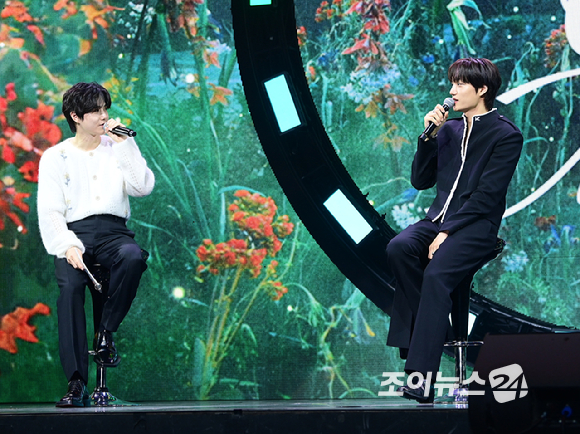 그룹 엑소 수호가 21일 오후 서울 광진구 예스24라이브홀에서 열린 카이 솔로 네 번째 미니앨범 '웨이트 온 미'(Wait On Me) 발매 기념 쇼케이스에 MC로 참석하고 있다. [사진=정소희 기자]