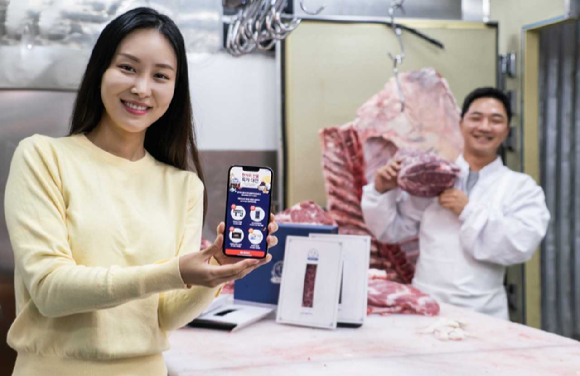 SK텔레콤 모델이 AI 문자커머스 '티딜(T deal)'을 홍보하고 있다. [사진=SKT]