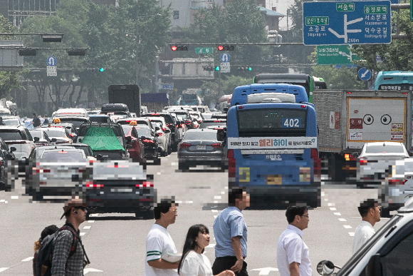 온실가스 감축을 위해 서울시가 친환경 차량 보급을 확대하기로 했다. [사진=뉴시스]