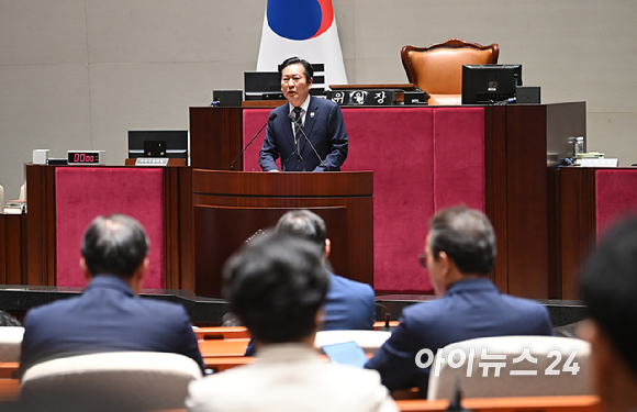 정청래 더불어민주당 대표가 11일 서울 여의도 국회에서 열린 의원총회에서 발언하고 있다. [사진=곽영래 기자]