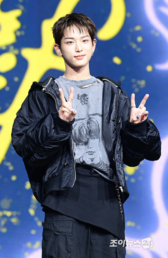 그룹 앤팀 하루아가 28일 오후 서울 용산구 한남동 블루스퀘어에서 열린 &TEAM(앤팀) 한국 데뷔 앨범 미니 1집 'Back to Life'(백 투 라이프)발매 기념 쇼케이스에 참석하고 있다. [사진=정소희 기자]