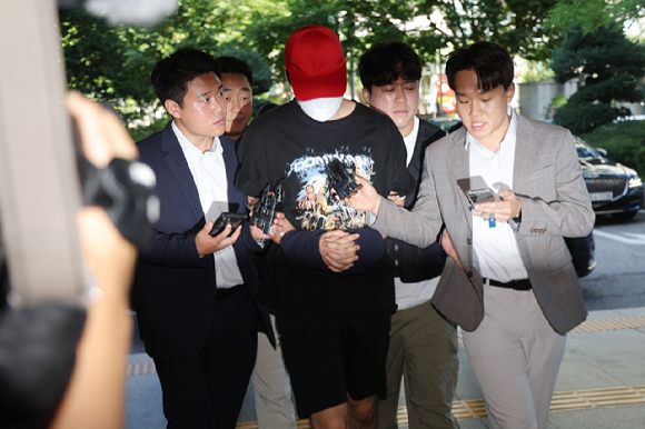 최근 미성년자를 대상으로 한 약취&middot;유인 시도가 잇따르고 있는 가운데 인천 송도에서 '길거리 캐스팅'이 범죄로 오해받는 해프닝이 발생했다. 본 기사와 무관한, 챗 GPT 생성 이미지. [사진=챗 GPT]