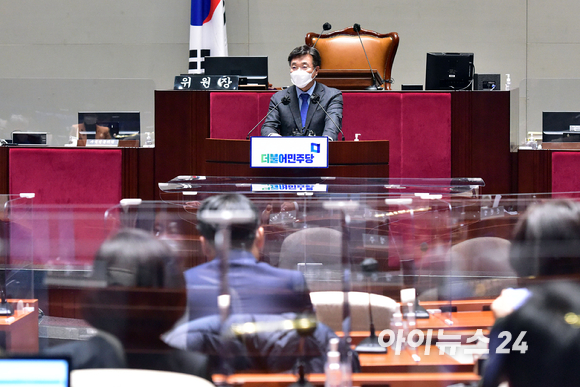 더불어민주당 윤호중 원내대표가 11일 국회에서 열린 의원총회에서 모두발언을 하고 있다. [사진=김성진 기자]