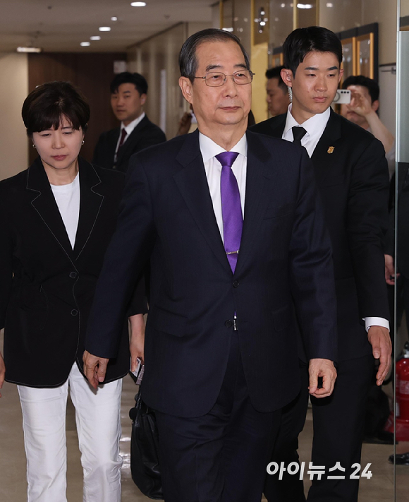 한덕수 무소속 대통령선거 예비후보가 7일 오후 서울 중구 한국프레스센터에서 열린 서울외신기자클럽 초청 기자간담회에 참석하고 있다. [사진=국회사진취재단]