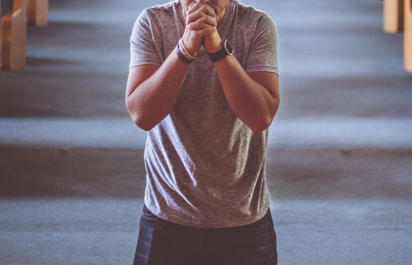 약 5억원에 육박하는 신도들의 헌금을 횡령해 암호화폐(코인)에 투자한 성당 사무장이 경찰에 붙잡혔다. 본 기사와 무관한 이미지. [사진=픽사베이@Claudio-Duart-Designer]