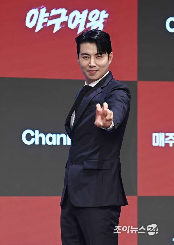 야구선수 출신 이대형이 25일 서울 구로구 더 세인트 신도림에서 열린 채널A 야구여왕' 제작발표회에서 포즈를 취하고 있다. [사진=곽영래 기자]