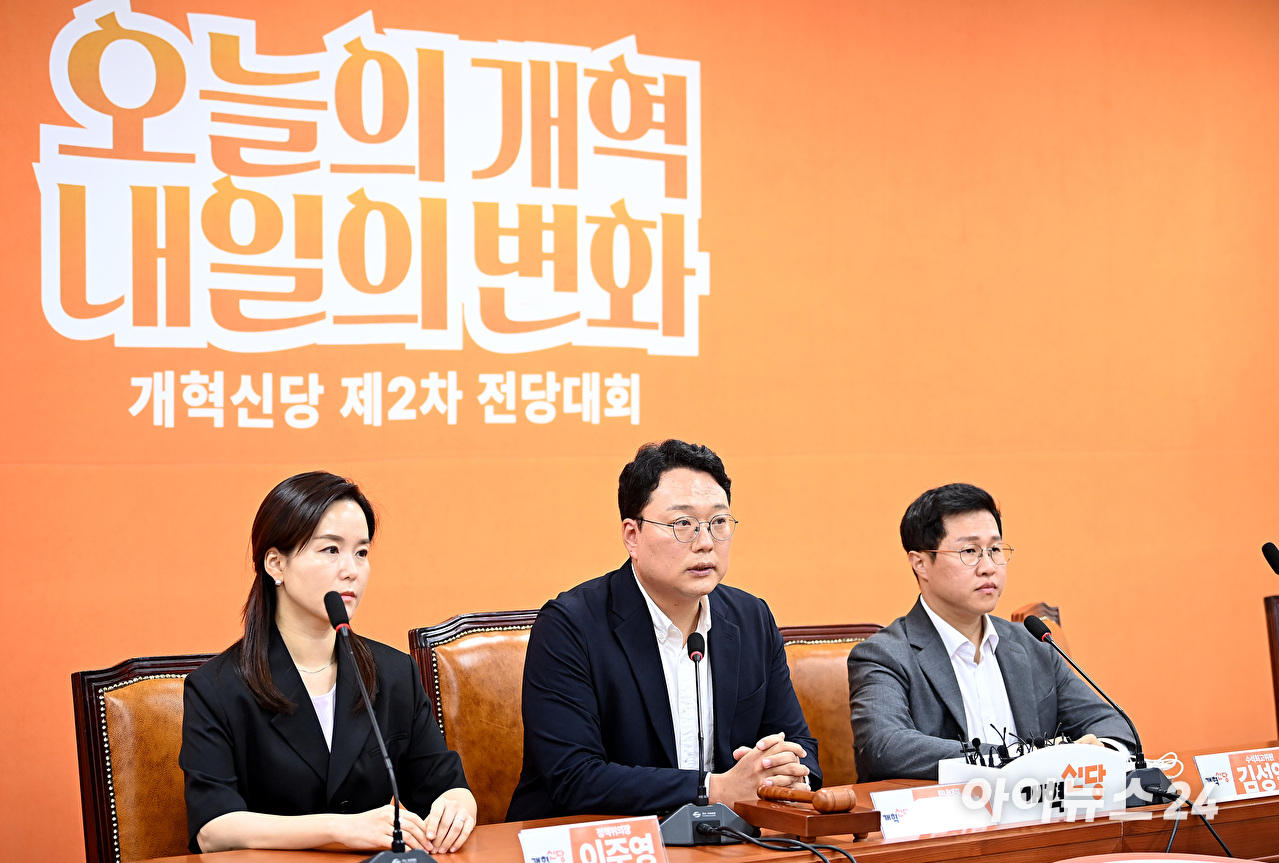 천하람 개혁신당 원내대표가 28일 오전 서울 여의도 국회에서 열린 이준석 대표의 자택 압수수색 관련 긴급 기자회견에서 발언하고 있다. [사진=곽영래 기자]
